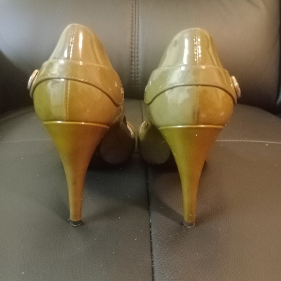 Louis Vuitton Women's green Courts size 35 - Picture 2 of 9